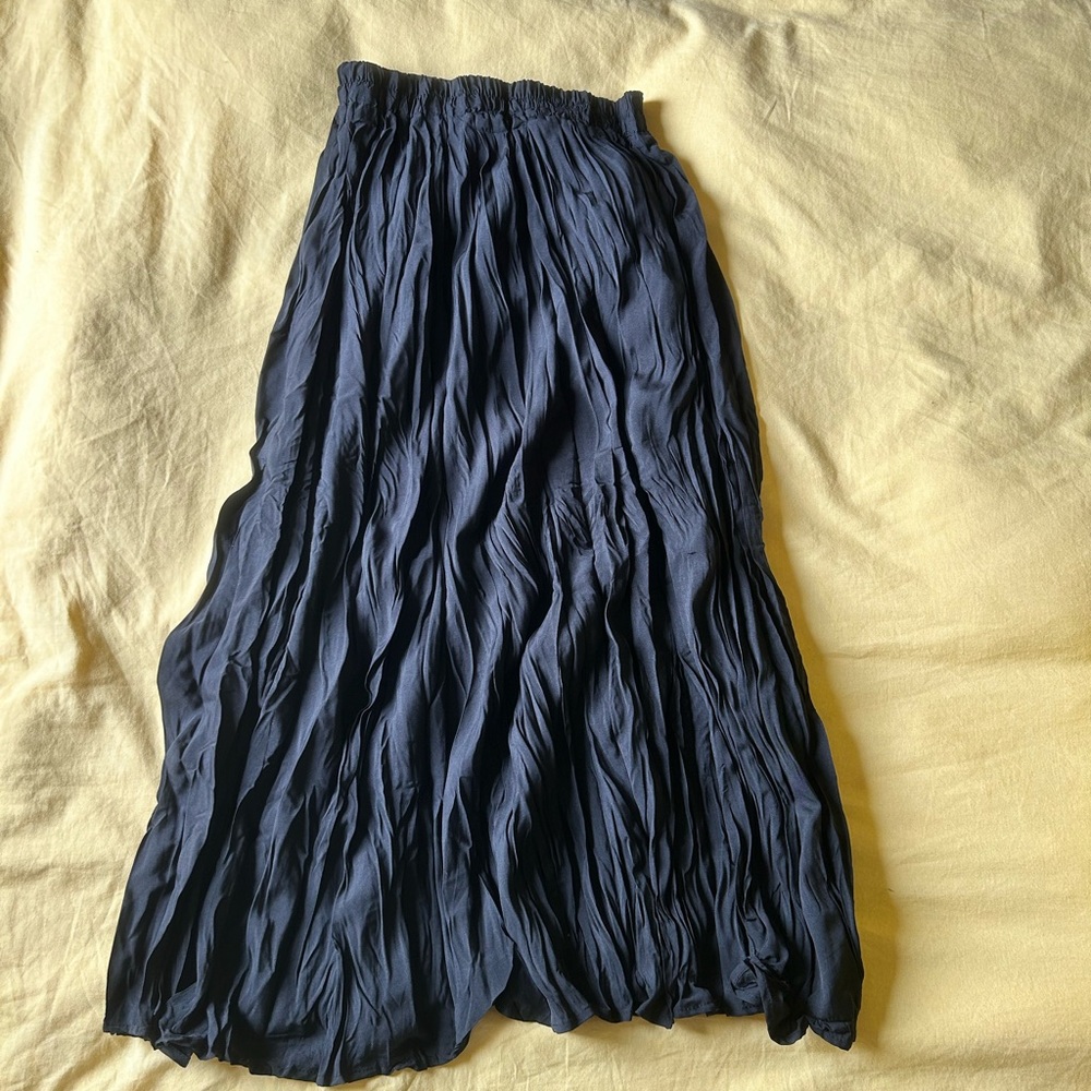 Oak and fort crinkle maxi skirt